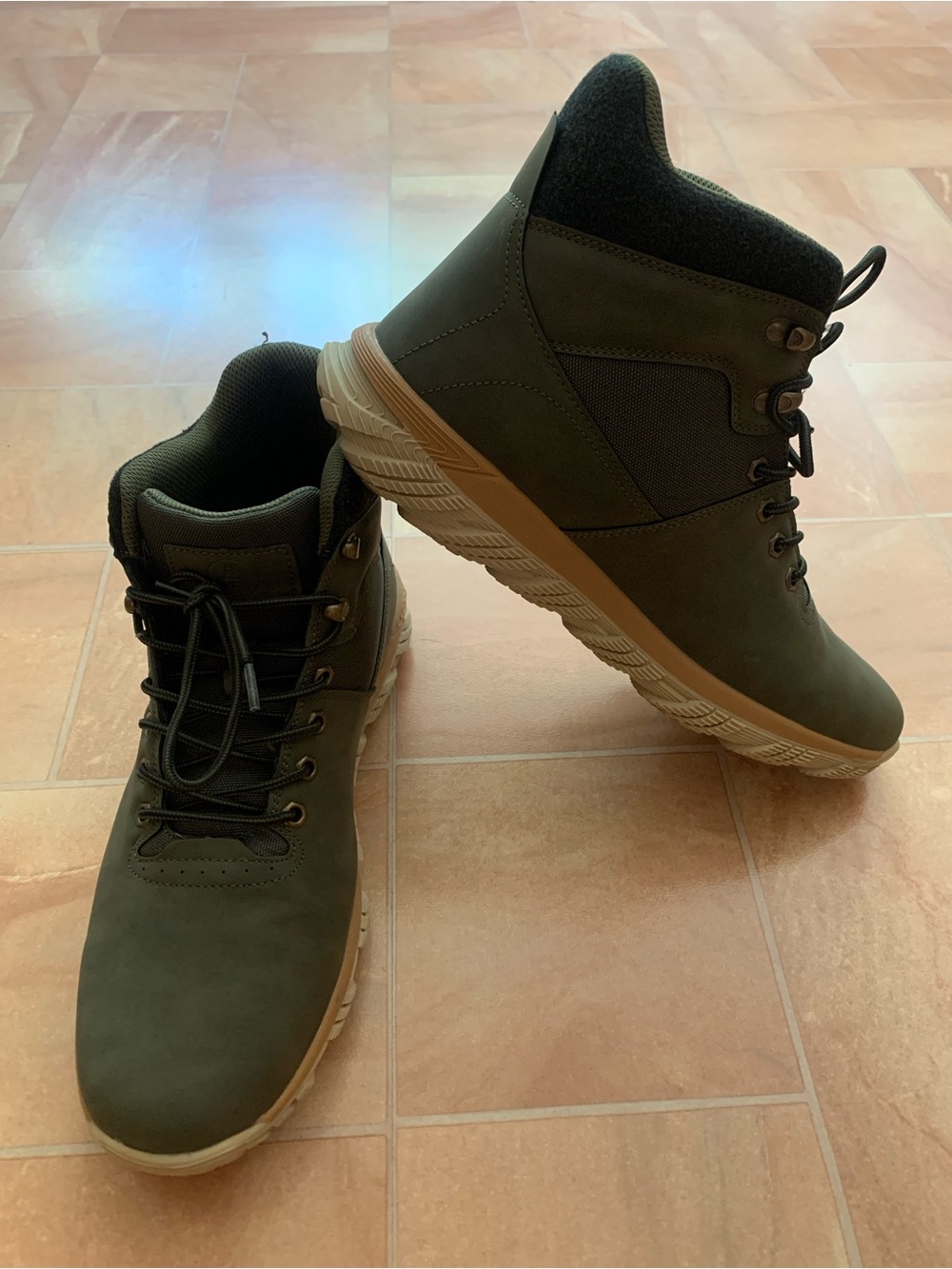 Reserved Footwear Men's Olive Green & Tan Brown Suede Lace-up High-Top Boots